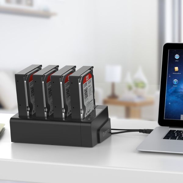 משכפל דיסקים 2.5 / 3.5 4 Bay USB3.0 1 to 3 Clone Hard Drive Dock